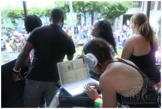 bacchanal_ja_extras_2011-069