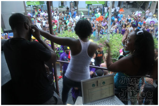 bacchanal_ja_extras_2011-070