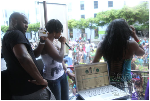 bacchanal_ja_extras_2011-072