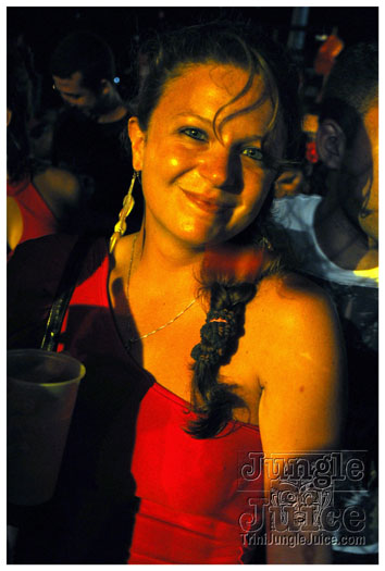 colour_me_red_2011-042