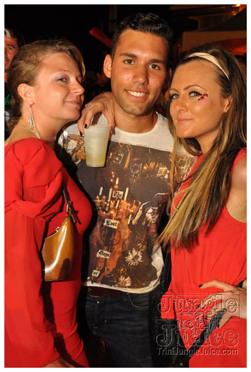 colour_me_red_2011-043