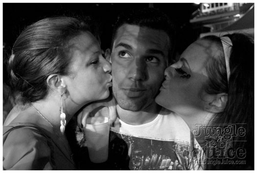 colour_me_red_2011-044