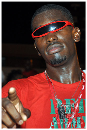 colour_me_red_2011-064