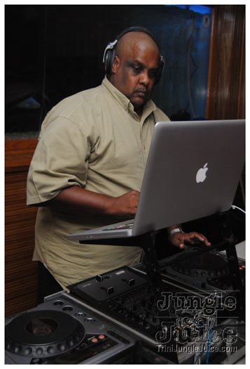 1_dollar_drinks_saturday_jul23-063