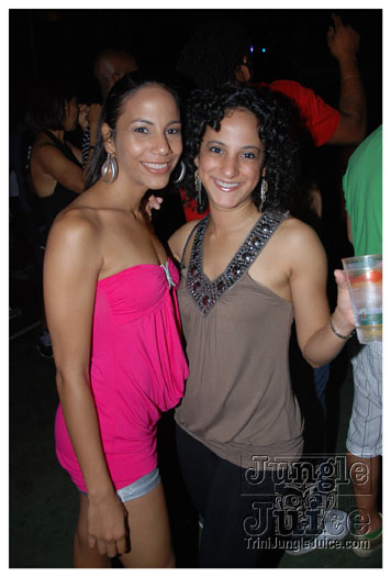 bump_and_wine_2011-012