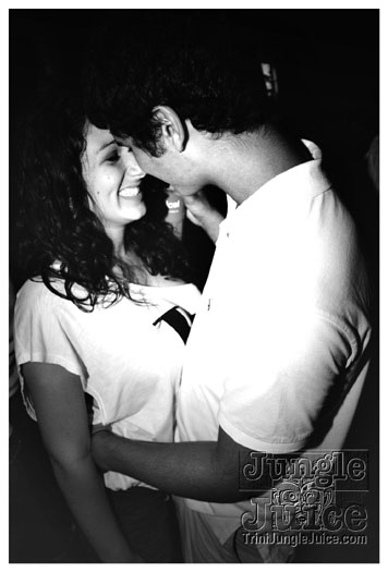 bump_and_wine_2011-017