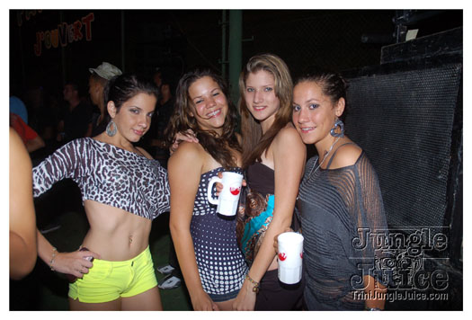 bump_and_wine_2011-048