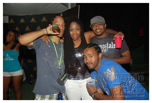 bump_and_wine_2011-058