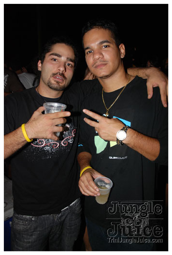 bump_and_wine_2011-090