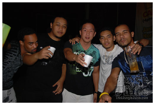 bump_and_wine_2011-093