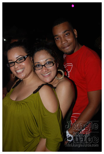 bump_and_wine_2011-095