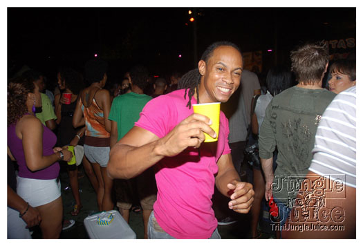 bump_and_wine_2011-096