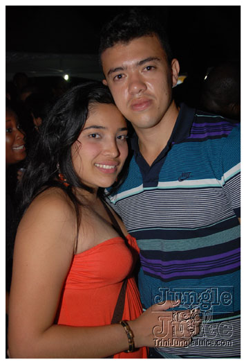 bump_and_wine_2011-112