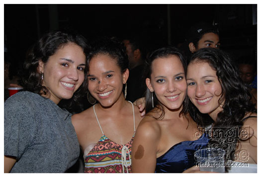 bump_and_wine_2011-125