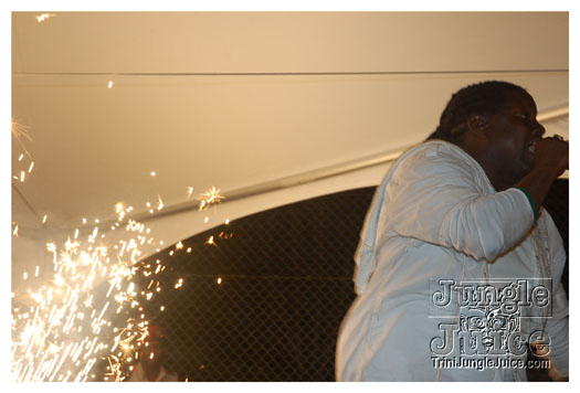 bump_and_wine_2011-137