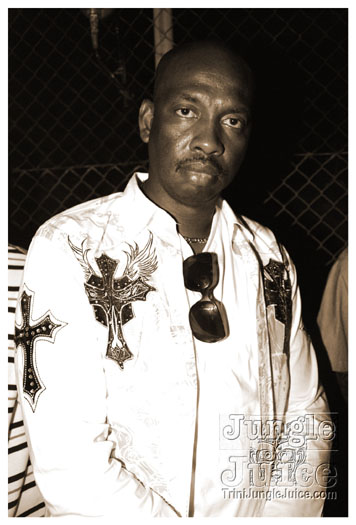 bump_and_wine_2011-170