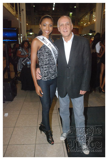 elite_model_look_aug31-057