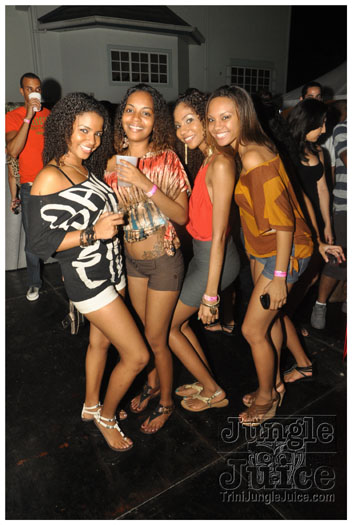 funky_monkey_christmas_dec16-008