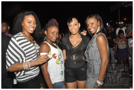 funky_monkey_christmas_dec16-040