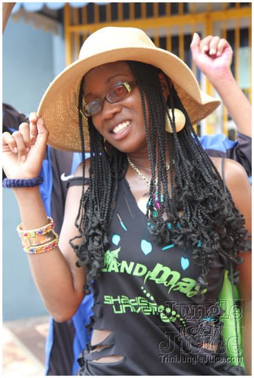 island_people_mas_monday_2011-002