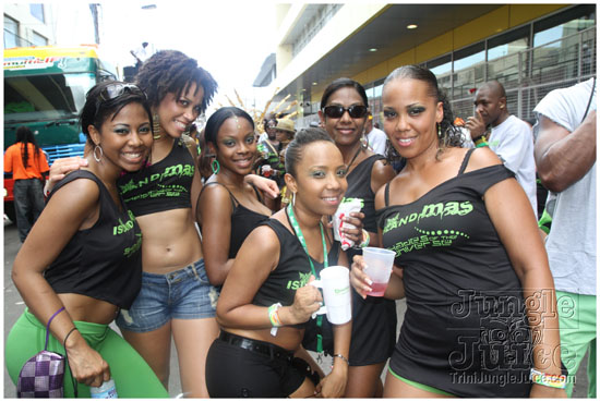 island_people_mas_monday_2011-025