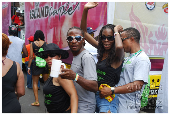 island_people_mas_monday_2011-026