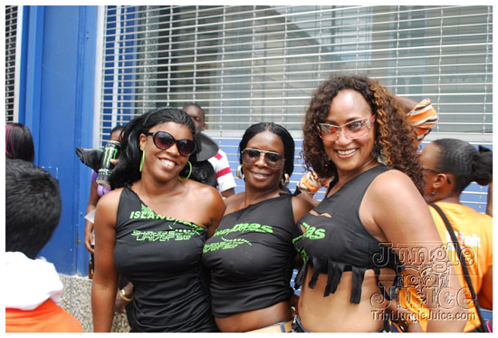 island_people_mas_monday_2011-034