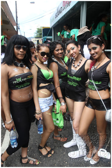 island_people_mas_monday_2011-066