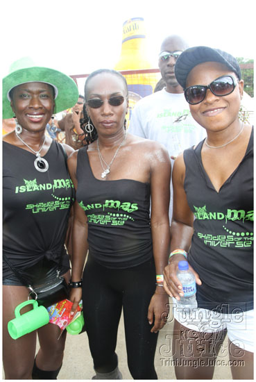 island_people_mas_monday_2011-086