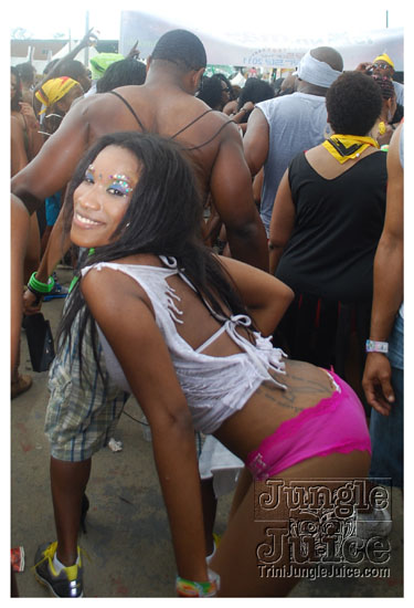 island_people_mas_monday_2011-092