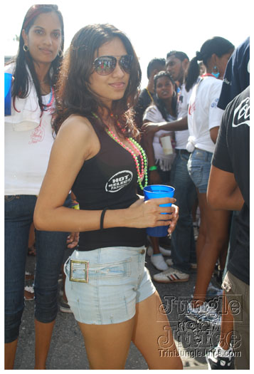 monkey_juice_campus_carnival_2011-030