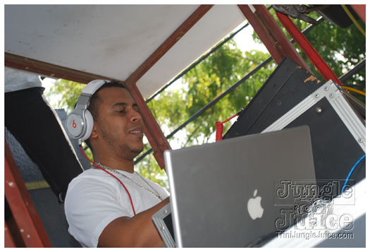 monkey_juice_campus_carnival_2011-036