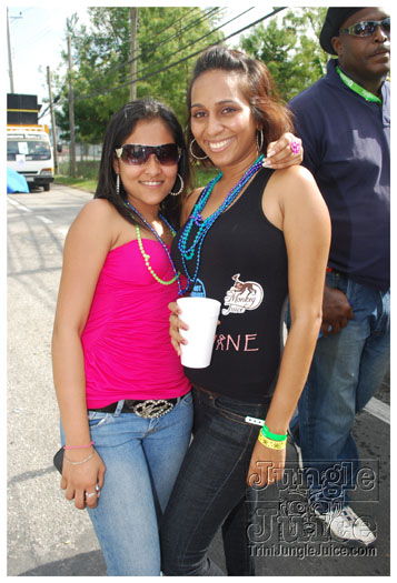 monkey_juice_campus_carnival_2011-046