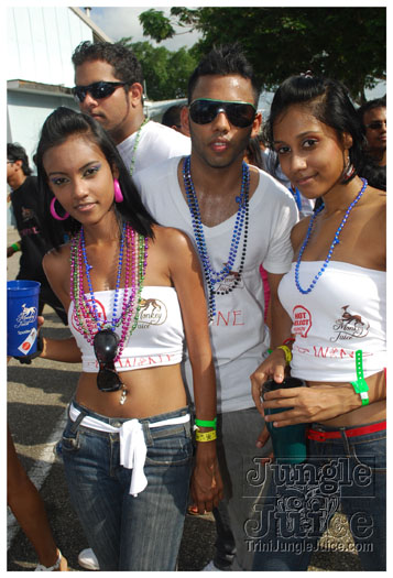 monkey_juice_campus_carnival_2011-056