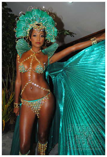 oasis_band_launch_2012-016