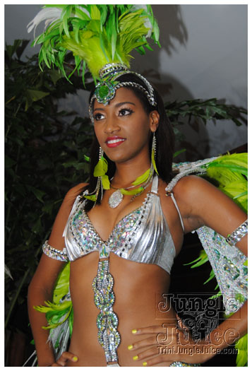 oasis_band_launch_2012-022