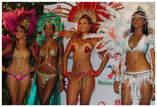 oasis_band_launch_2012-026