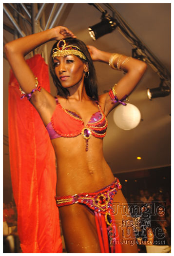 oasis_band_launch_2012-036