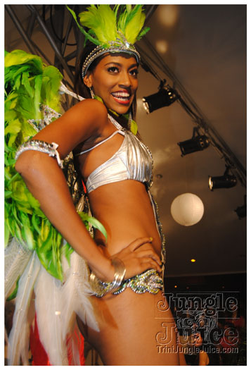 oasis_band_launch_2012-039