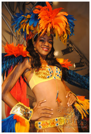 oasis_band_launch_2012-042