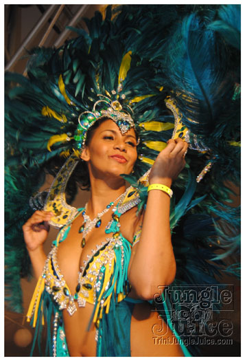 oasis_band_launch_2012-044