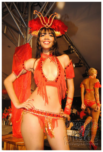 oasis_band_launch_2012-045