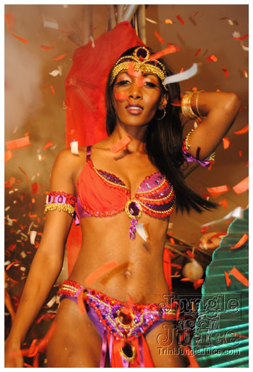 oasis_band_launch_2012-052