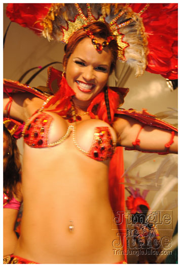 oasis_band_launch_2012-053