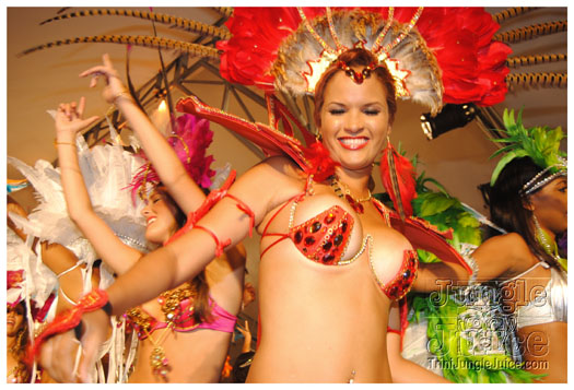 oasis_band_launch_2012-055