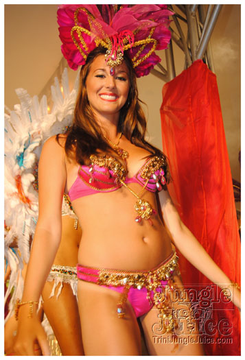 oasis_band_launch_2012-056