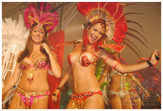 oasis_band_launch_2012-057