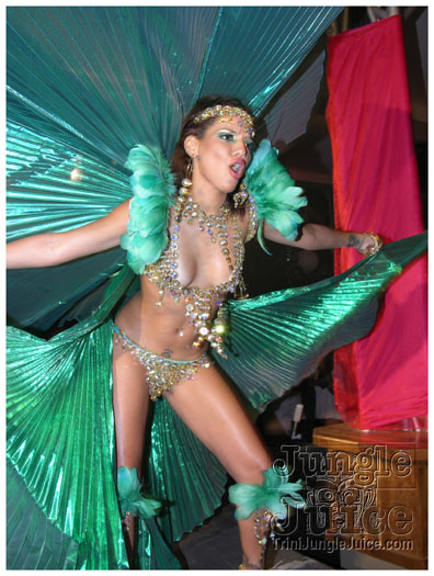 oasis_band_launch_2012-064