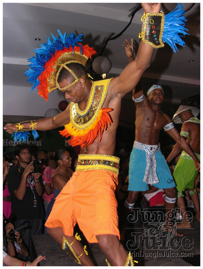 oasis_band_launch_2012-067