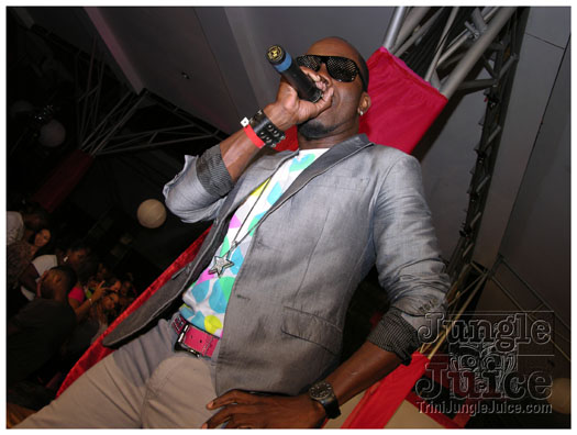 oasis_band_launch_2012-068